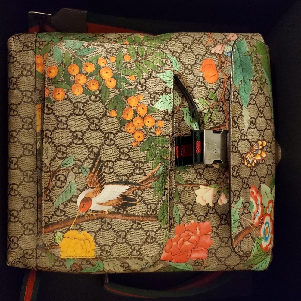 Authentic Gucci - Picture 2 of 3